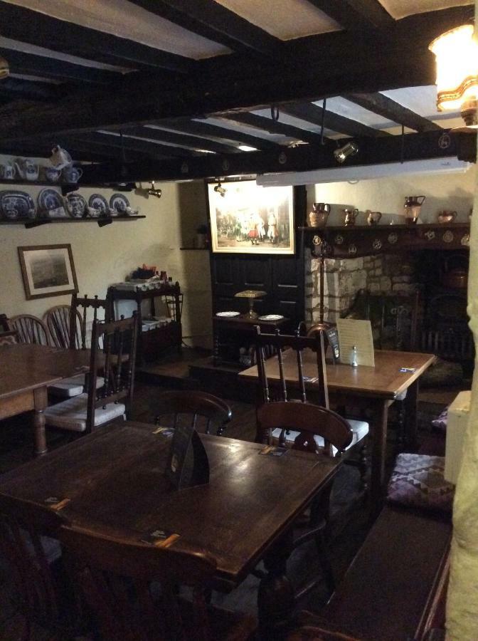 Bear inn Bisley  Eksteriør bilde
