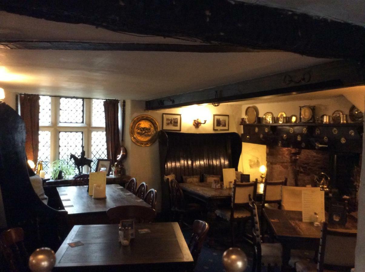 Bear inn Bisley  Eksteriør bilde